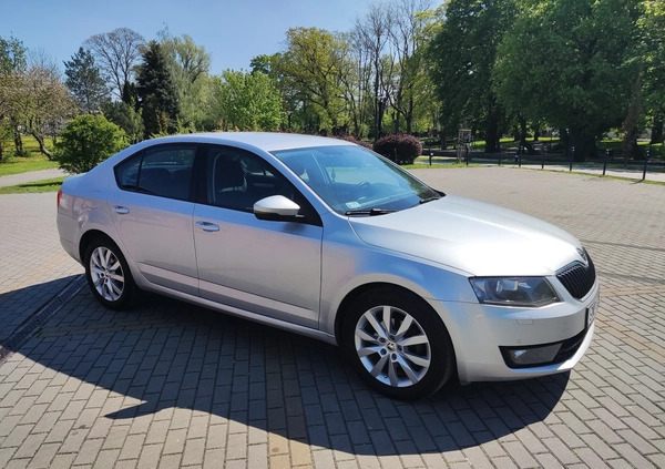 Skoda Octavia cena 35900 przebieg: 323000, rok produkcji 2016 z Elbląg małe 106